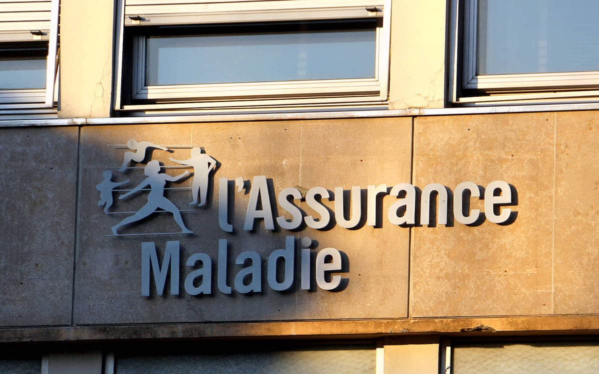 assurance maladie serre la vis